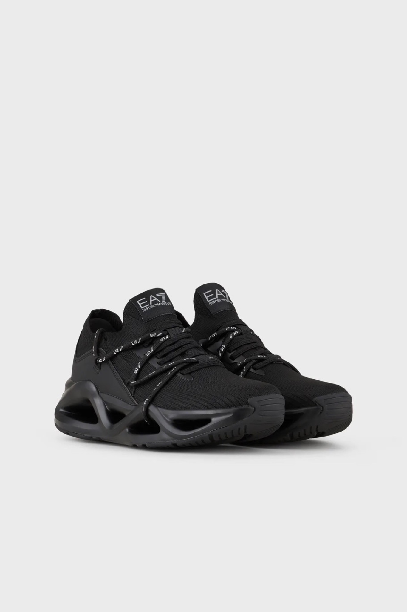 Черные кроссовки EA7