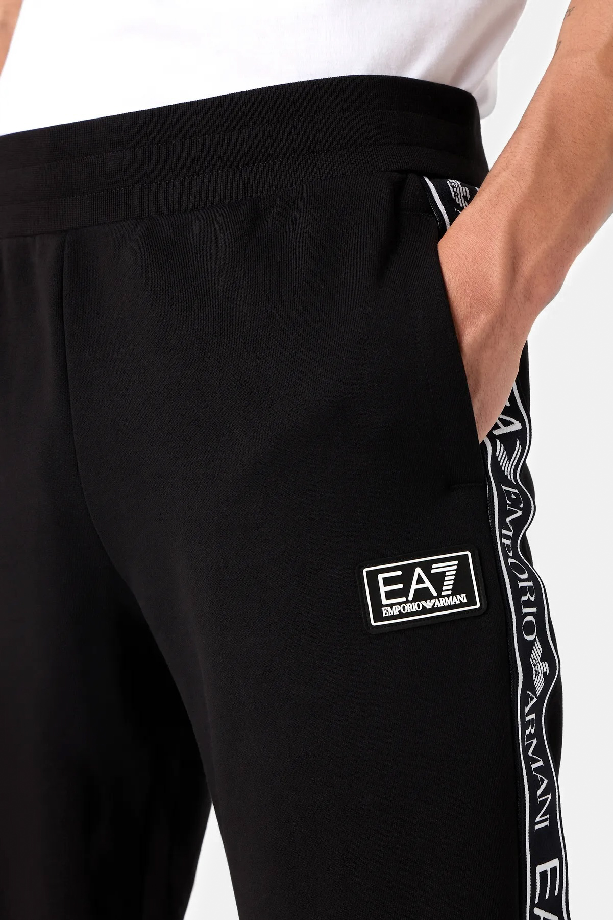 Чёрные спортивные штаны EA7