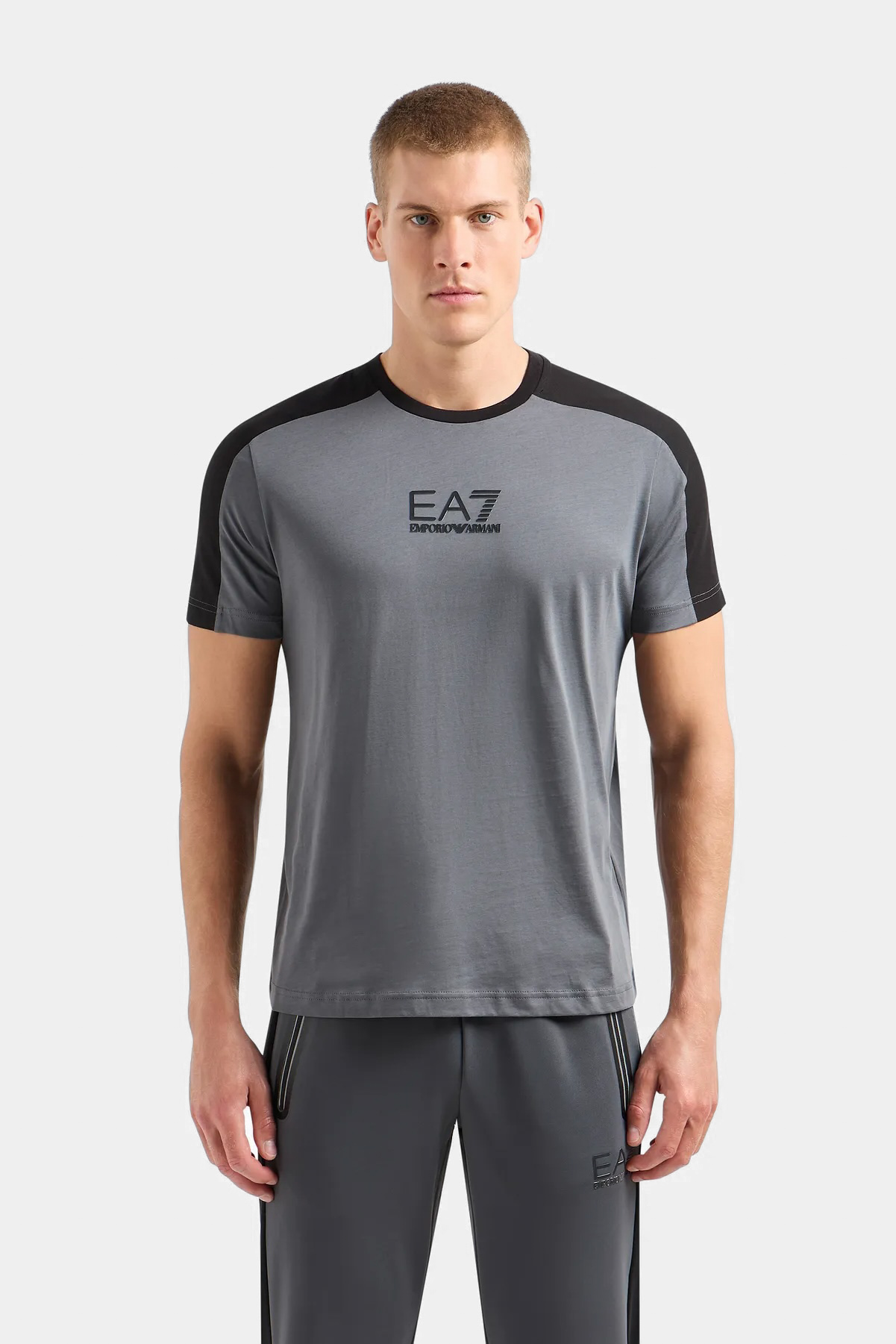 Сіра футболка EA7