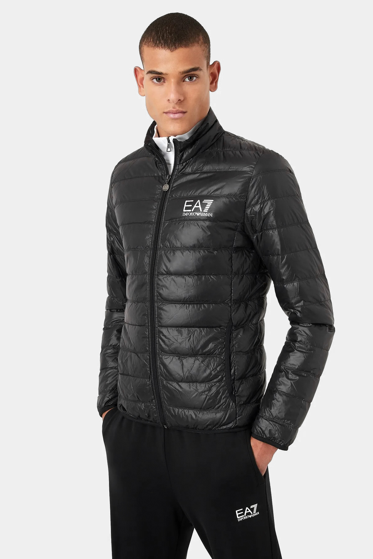 Чёрная куртка EA7