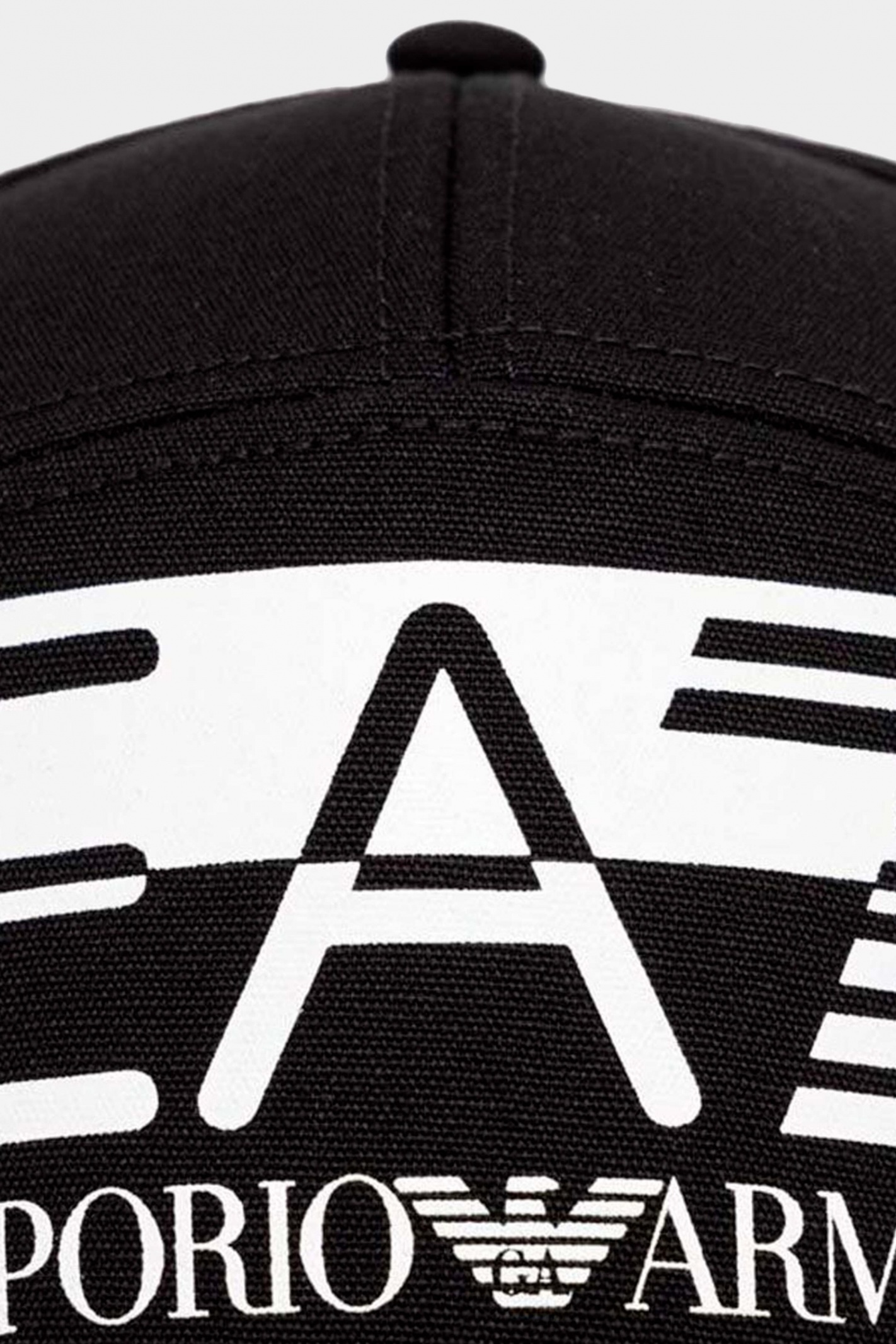 Чорна кепка EA7